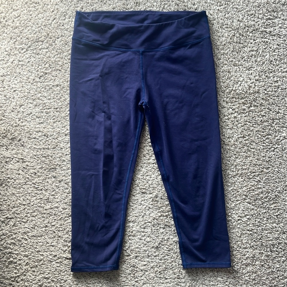Fabletics Navy cropped leggings
